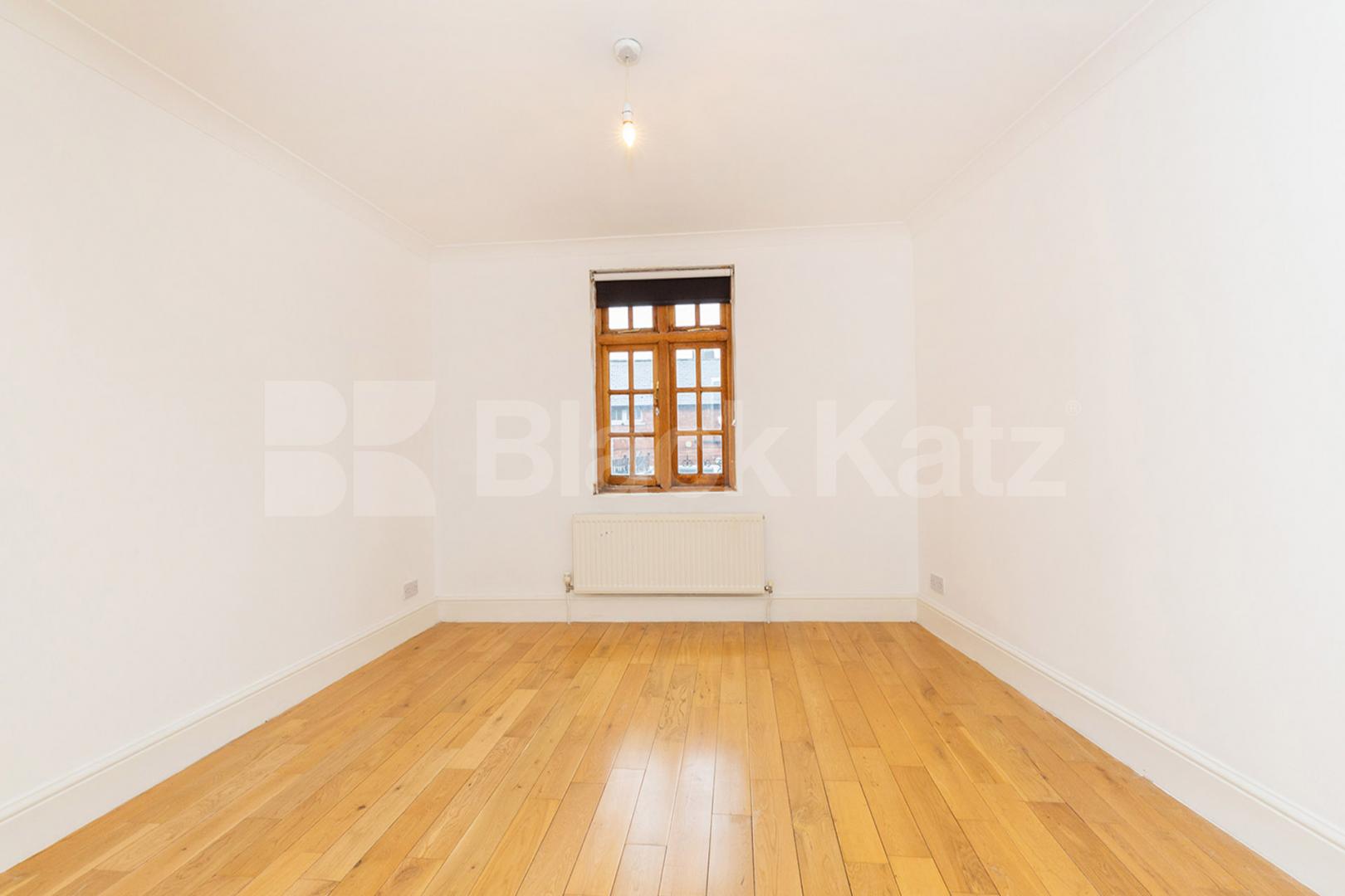 2 bedroom property with a 20ft roof terrace in central Crouch End Park Road, Crouch End
